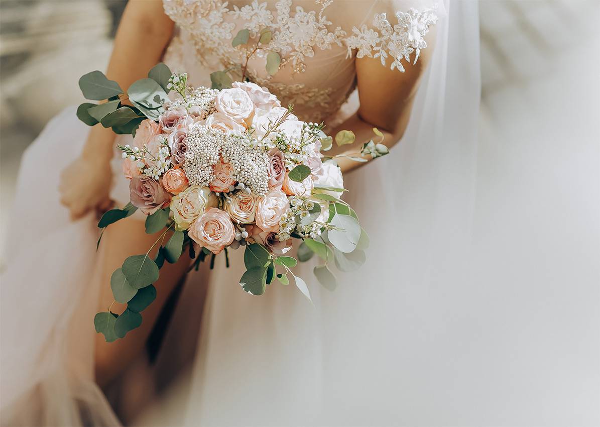 Elégant bouquet de mariée aux couleurs pastels pour mariage champêtre et chic